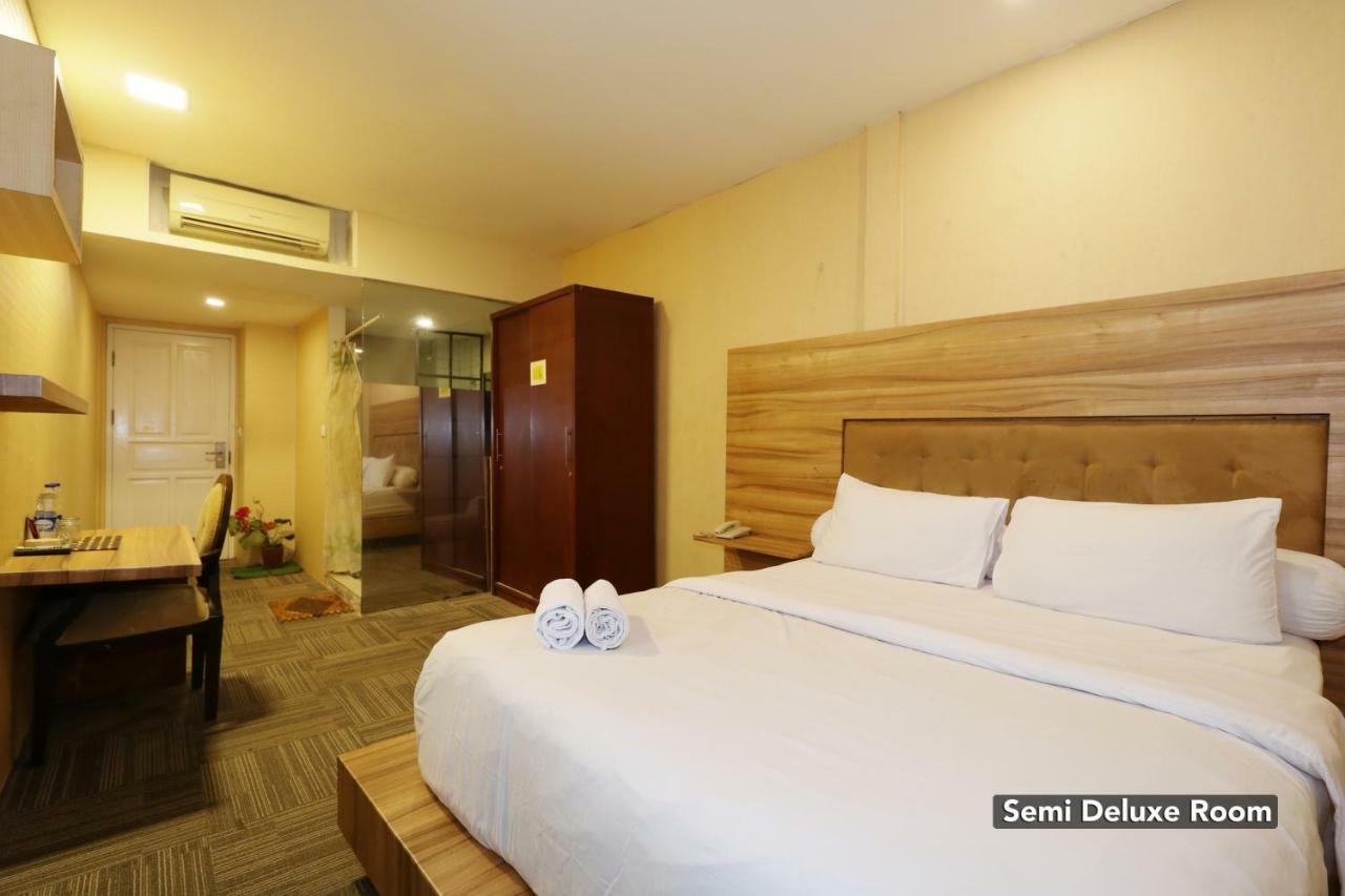 Magnolia Hotel Jakarta Exterior photo